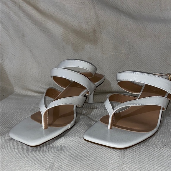 C Comfort Elegant White Strappy Sandals sz 9 - Picture 1 of 6